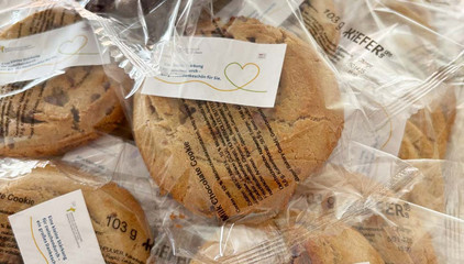Mehrere in Klarsichtfolie verpackte Coockies mit einer Grußbotschaft zum Internationalen Tag der Pflegenden in der Immanuel Klinik Rüdersdorf. Mehrere in Klarsichtfolie verpackte Coockies mit einer Grußbotschaft zum Internationalen Tag der Pflegenden in der Immanuel Klinik Rüdersdorf.