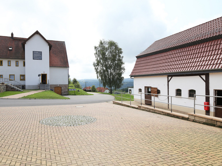 Außenansicht zur Straße, Immanuel Therapiezentrum Röthof in Schmalkalden