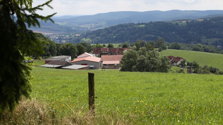 Gut Röthof eingebettet zwischen Wiesen und Wälder, Immanuel Therapiezentrum Röthof in Schmalkalden